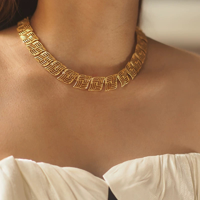 Vintage Medieval Western Antique Necklace for Women – French Retro Book Style, Monet & Trifari–Inspired Fashion Jewelry