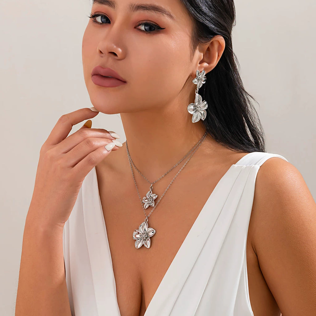 Metal Striped Flower Earrings & Necklace Set – Matching Jewelry Set Design