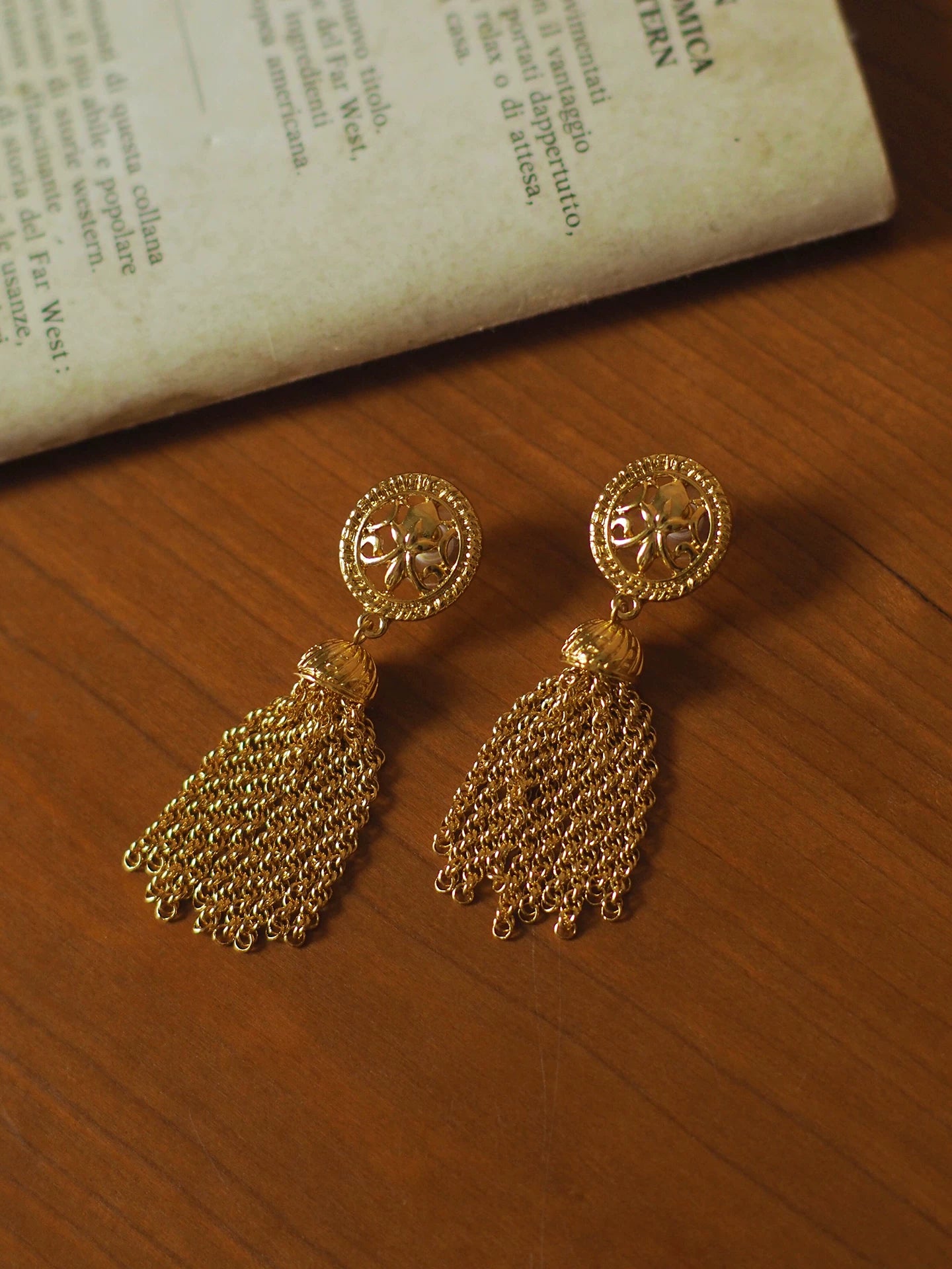Medieval Antique Tassel Ear Clip Earrings for Women – Iris-Inspired Niche Design, Non-Pierced Vintage Fashion Jewelry