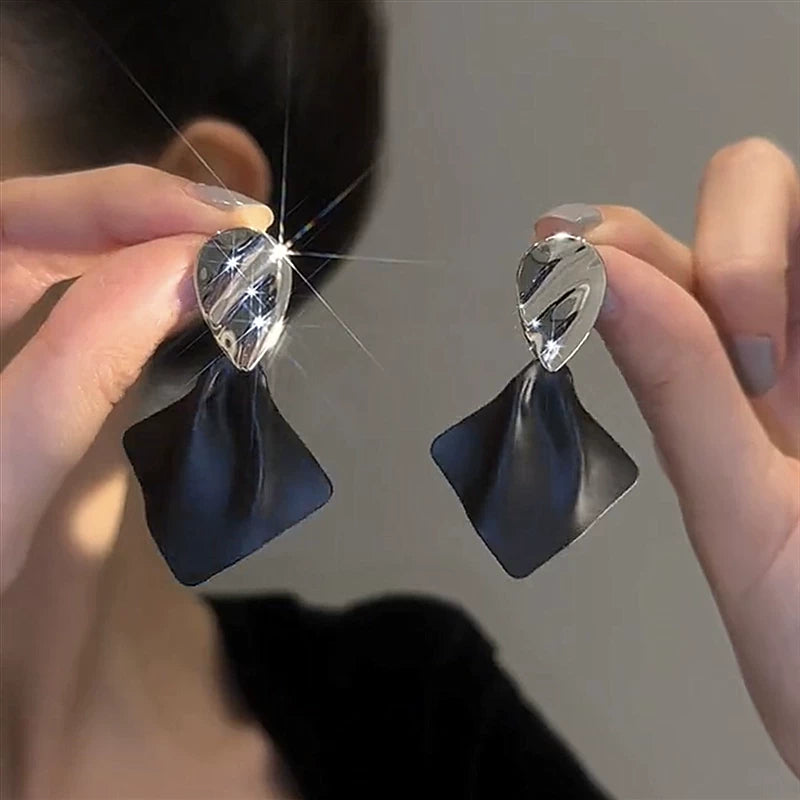 Black Antique Contrast Earrings for Women – Silver Needle Vintage Style Fashion Earrings