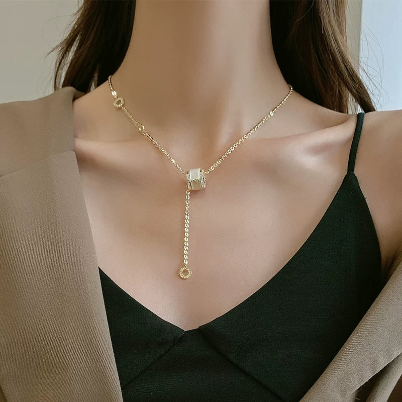 Cat’s Eye Small Waist Pendant Necklace for Women – Minimalist Clavicle Chain Fashion Necklace
