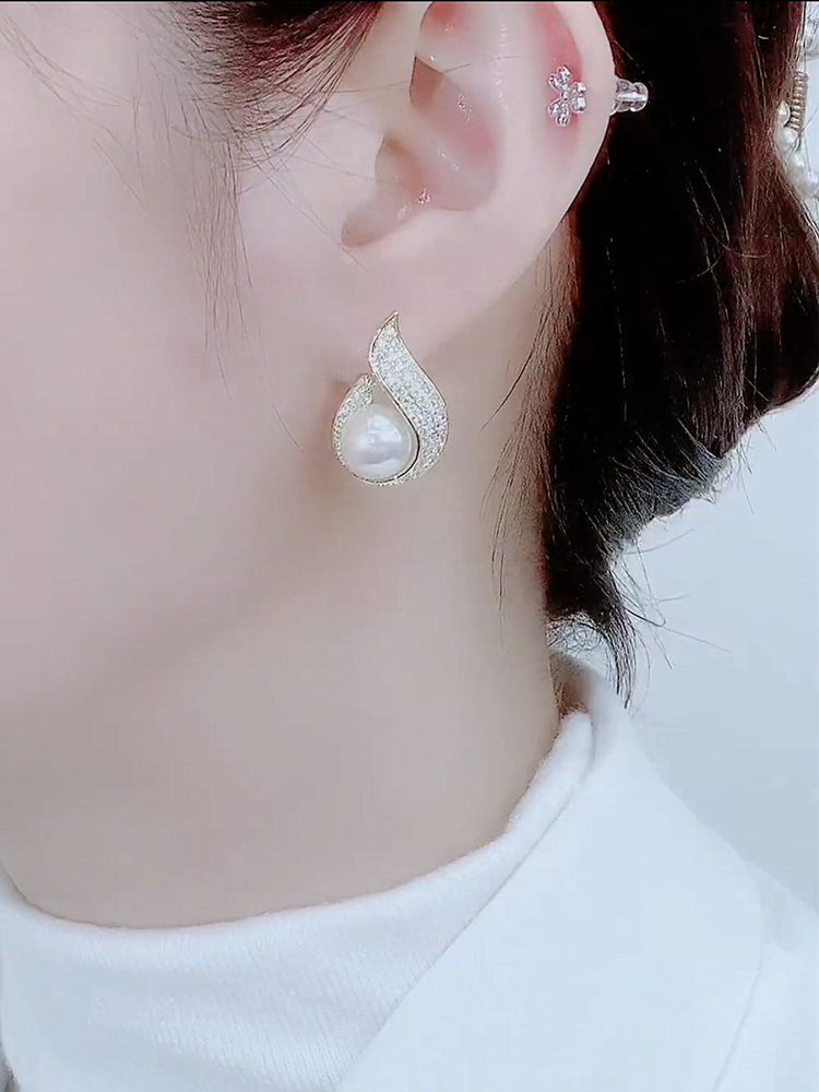 Pearl Shell Bead Teardrop Earrings for Women – Silver Needle Drop Fashion Earrings