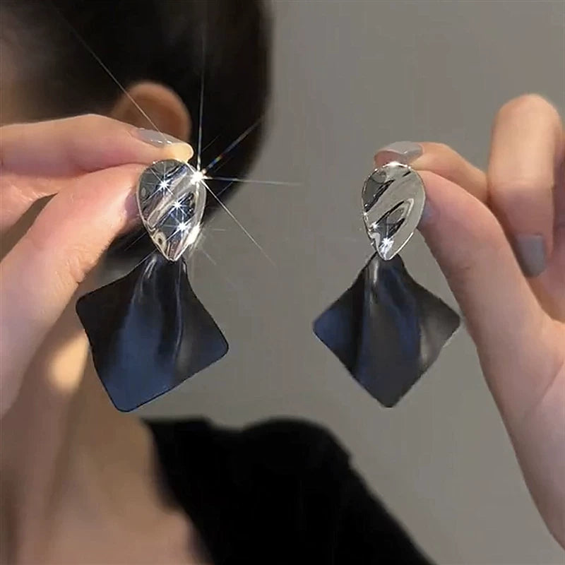 Black Antique Contrast Earrings for Women – Silver Needle Vintage Style Fashion Earrings