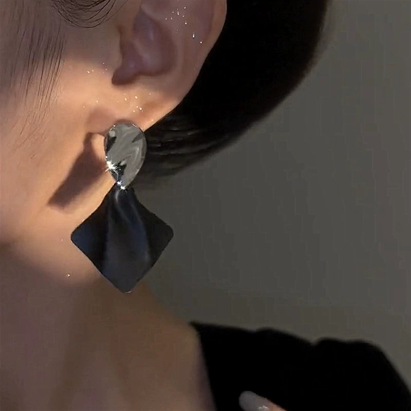 Black Antique Contrast Earrings for Women – Silver Needle Vintage Style Fashion Earrings