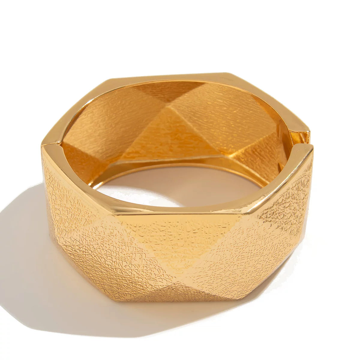 Geometric Textured Open Cuff Bracelet for Women – European & American Style Minimalist Alloy Fashion Hand Jewelry