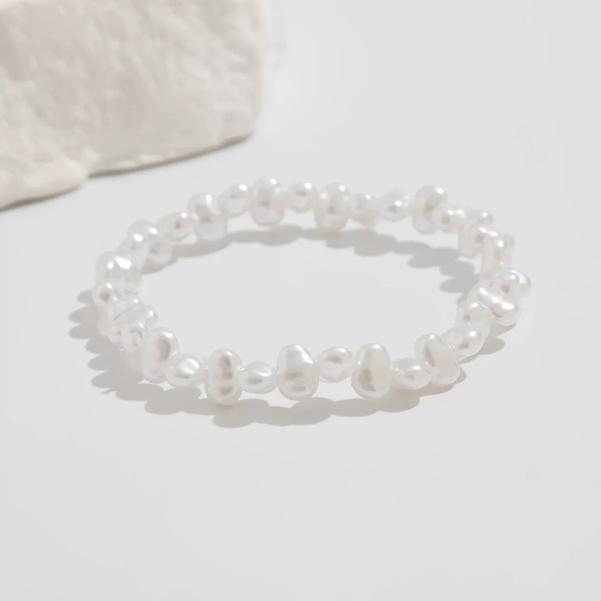 Metal Oval Curved Bracelet for Women – 2025 Trendy Niche Design Statement Fashion Hand Jewelry