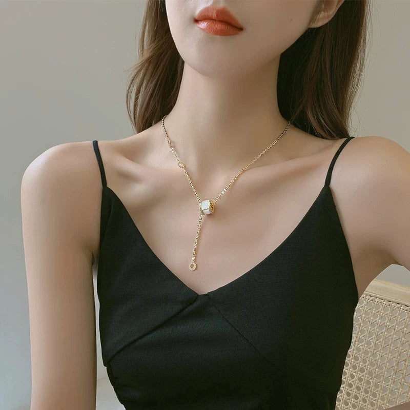 Cat’s Eye Small Waist Pendant Necklace for Women – Minimalist Clavicle Chain Fashion Necklace