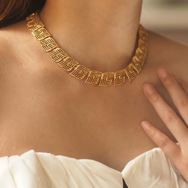 Vintage Medieval Western Antique Necklace for Women – French Retro Book Style, Monet & Trifari–Inspired Fashion Jewelry