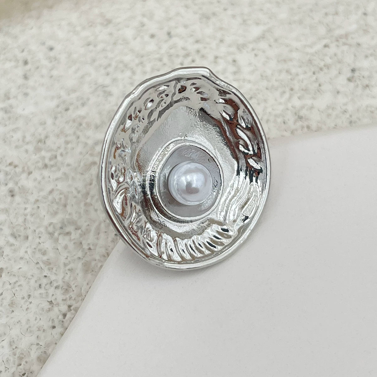 Geometric Shape Imitation Pearl Flower Ring For Women 2025 Spring Fashion Fashion Niche Creative Stage Matching Jewelry