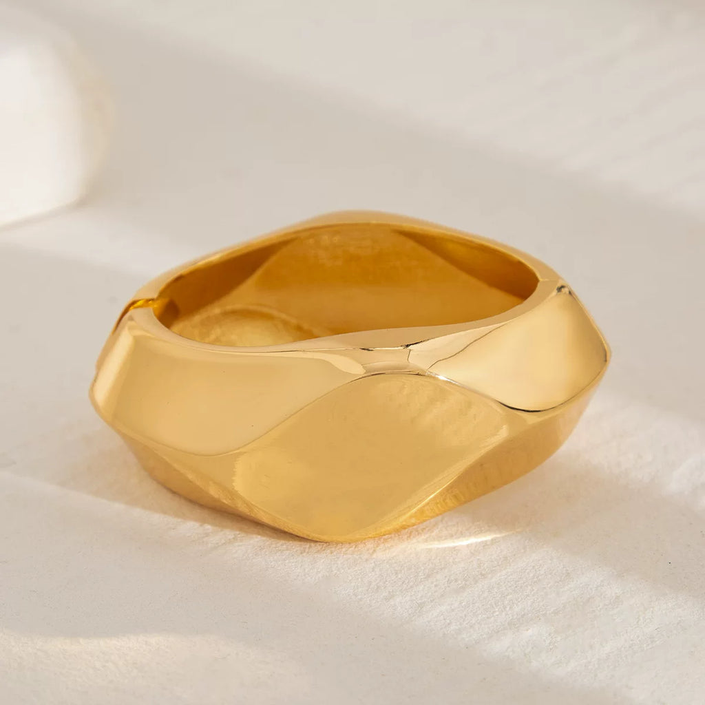 Metal Oval Curved Bracelet for Women – 2025 Trendy Niche Design Statement Fashion Hand Jewelry