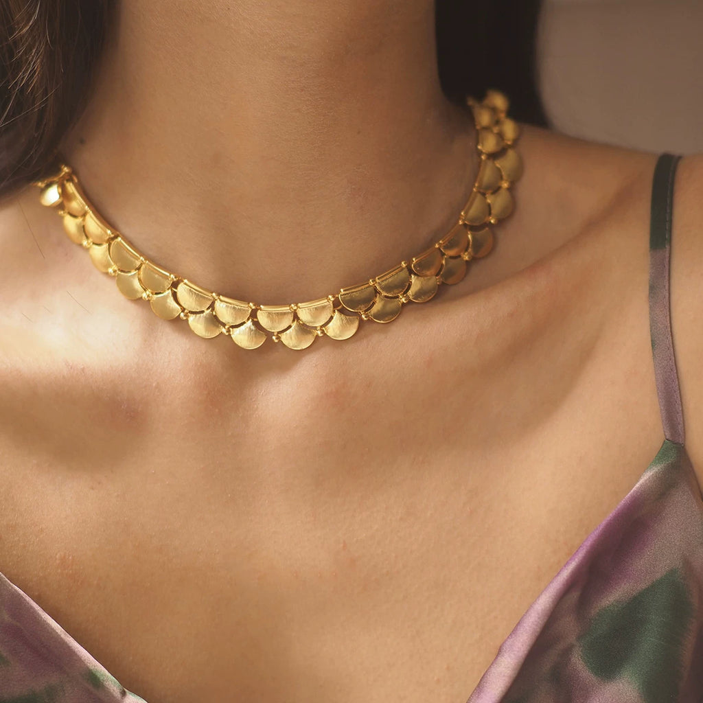 Medieval Vintage Pearl Flower Necklace for Women – Western Antique Retro Style, Trifari & Monet–Inspired Dress Jewelry