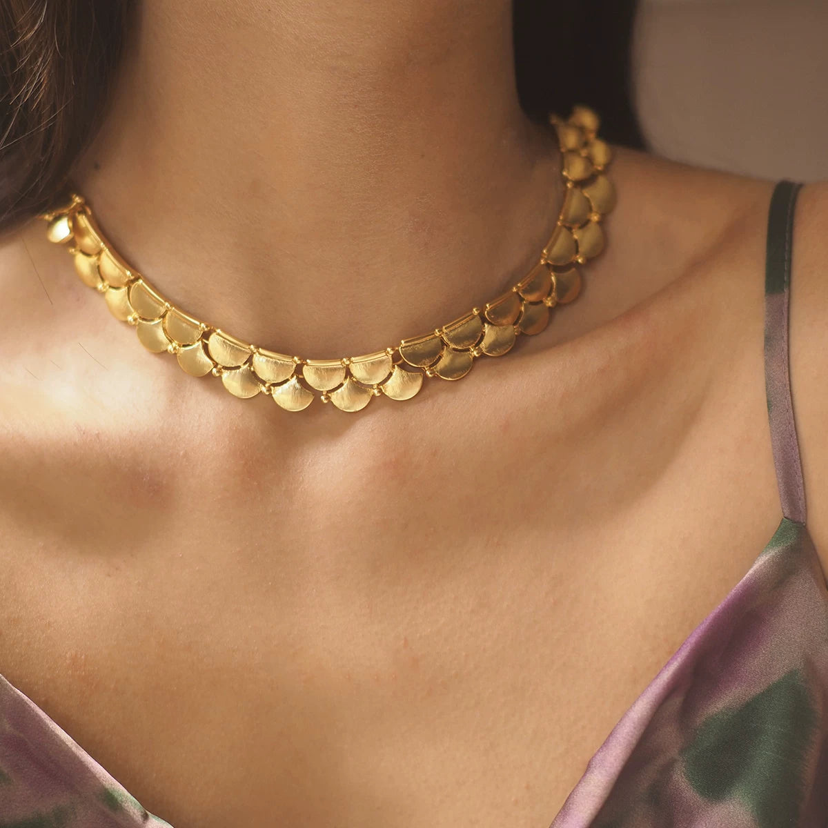 Medieval Vintage Pearl Flower Necklace for Women – Western Antique Retro Style, Trifari & Monet–Inspired Dress Jewelry