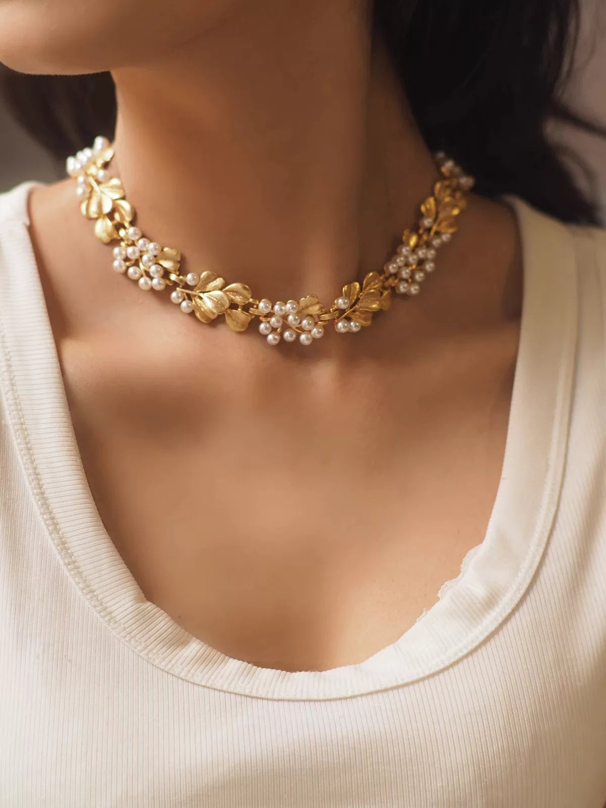 Antique Medieval Ginkgo Leaf Necklace for Women – Vintage Pearl Accent, Brushed Frosted Western Antique Style Fashion Jewelry