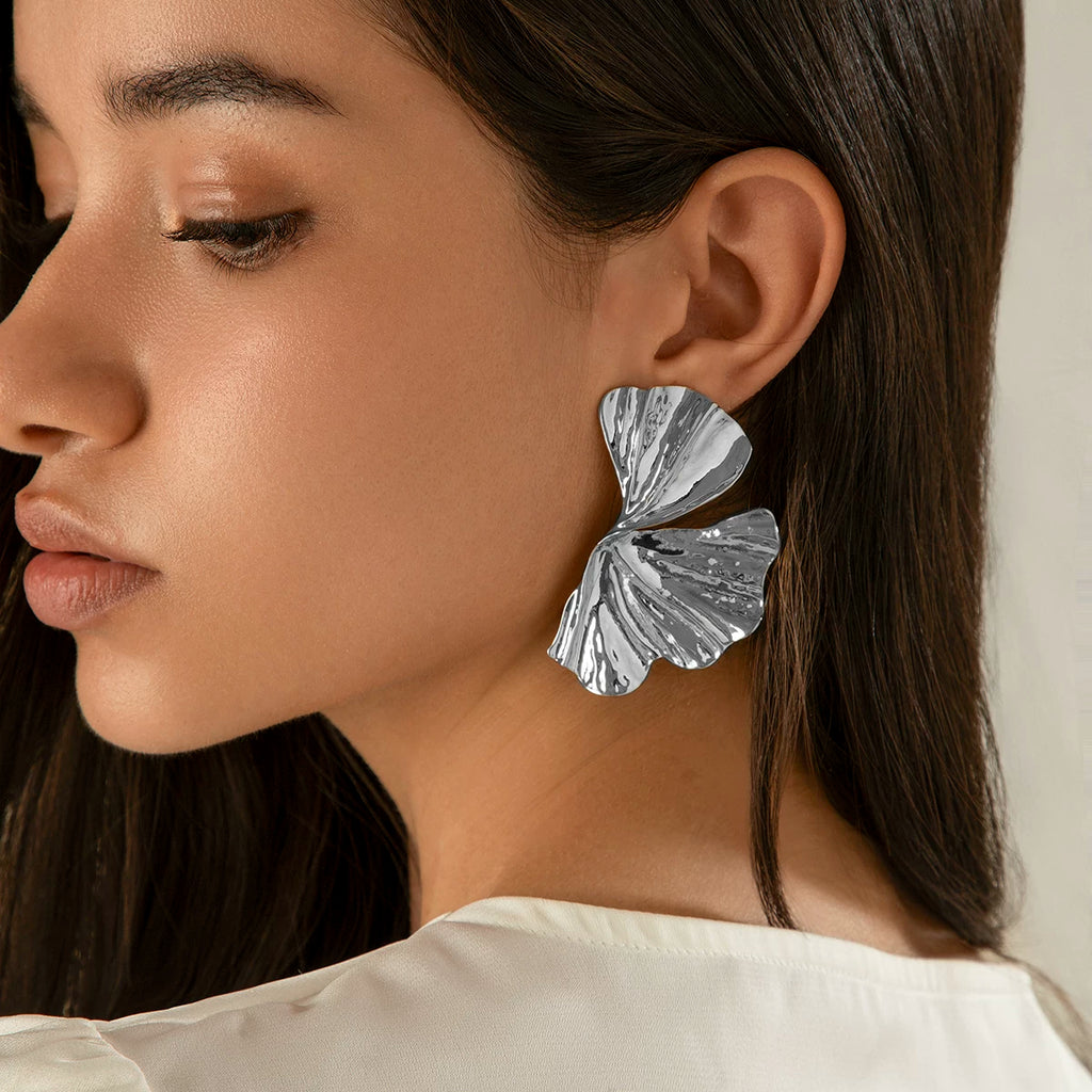 Metal Twisted Ginkgo Leaf Stud Earrings For Women 2025 Summer Fashion Trendy Internet Celebrity Temperament Outdoor Photoshoot Matching Accessories