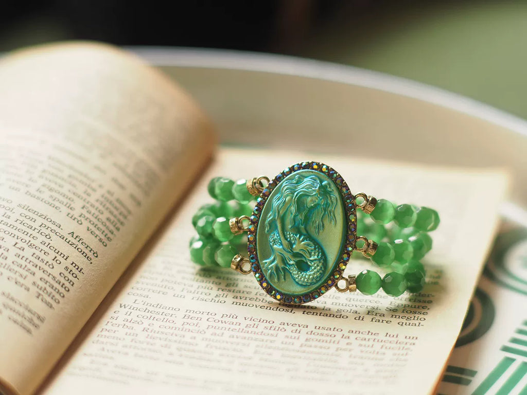 Vintage Mermaid Relief Beaded Bracelet for Women – Medieval-Inspired Retro Statement Fashion Jewelry
