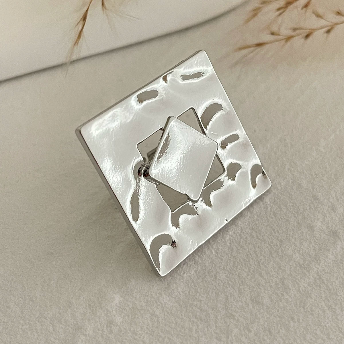 Geometric Square Round Women'S Flower Ring 2025 Spring Fashion Hip-Hop Niche Design Internet Celebrity Travel Photography Style Ring
