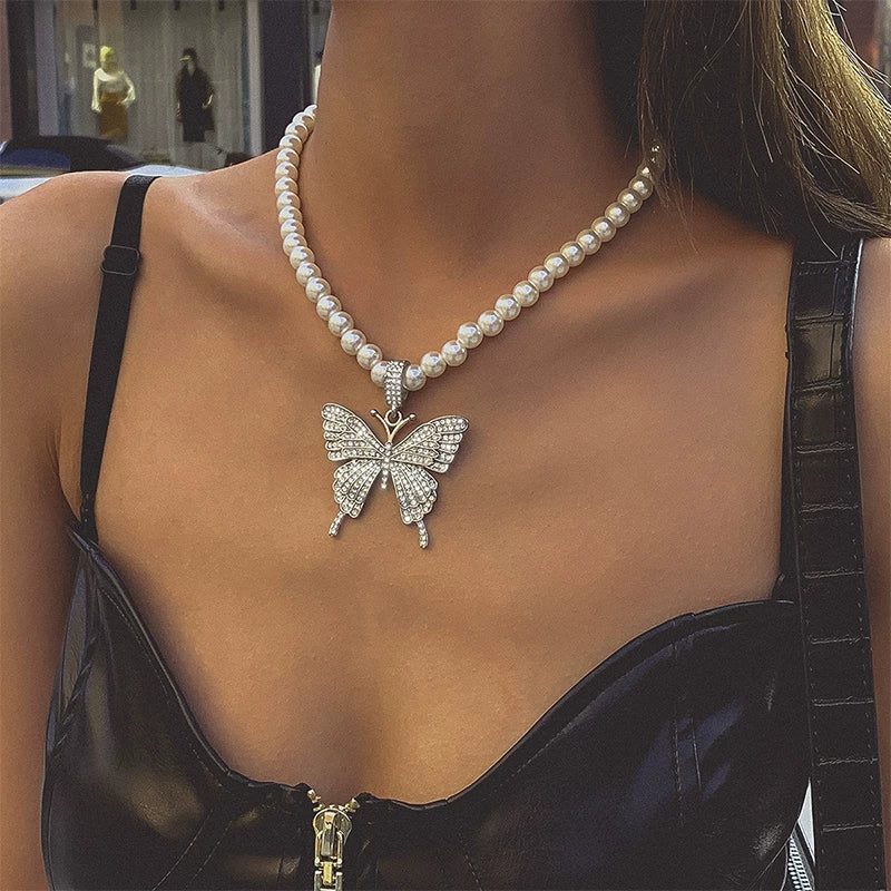 Diamond-Style Butterfly Pearl Choker Necklace for Women – Clavicle Chain Design