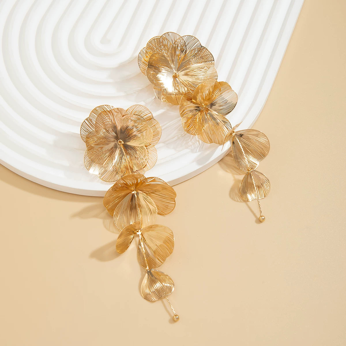 Tassel Ginkgo Leaf Gold Silk Stud Earrings for Women – 2025 Summer Trendy Street Style Influencer-Inspired Ear Jewelry