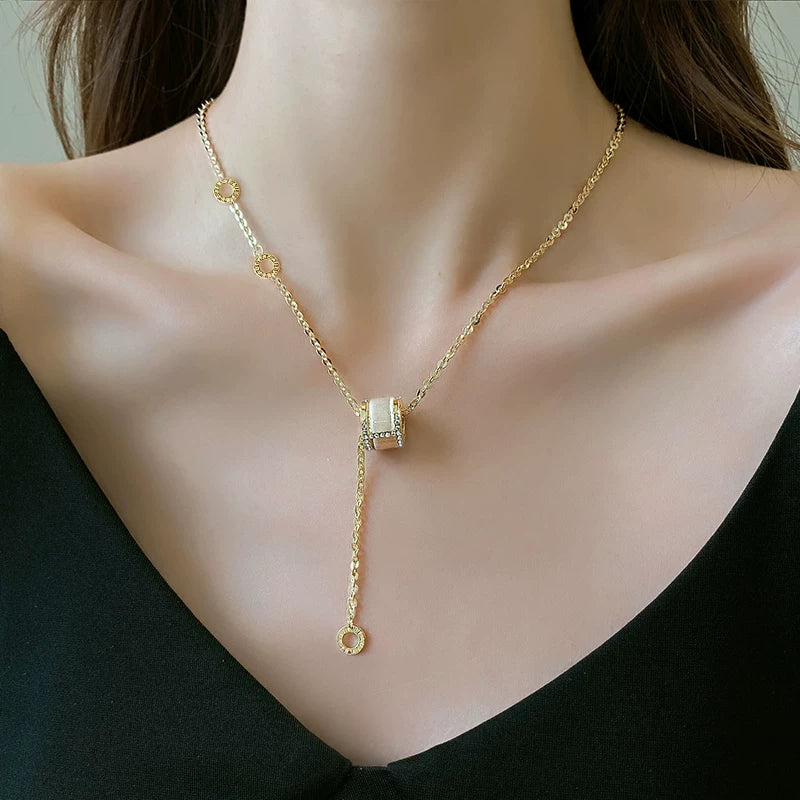 Cat’s Eye Small Waist Pendant Necklace for Women – Minimalist Clavicle Chain Fashion Necklace