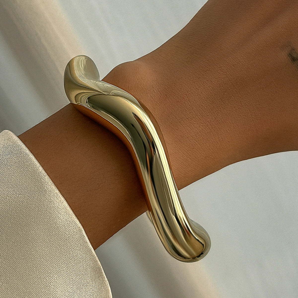 Open CCB Irregular Curved Bracelet for Women – 2025 Summer Trendy Influencer-Inspired Fashion Hand Jewelry