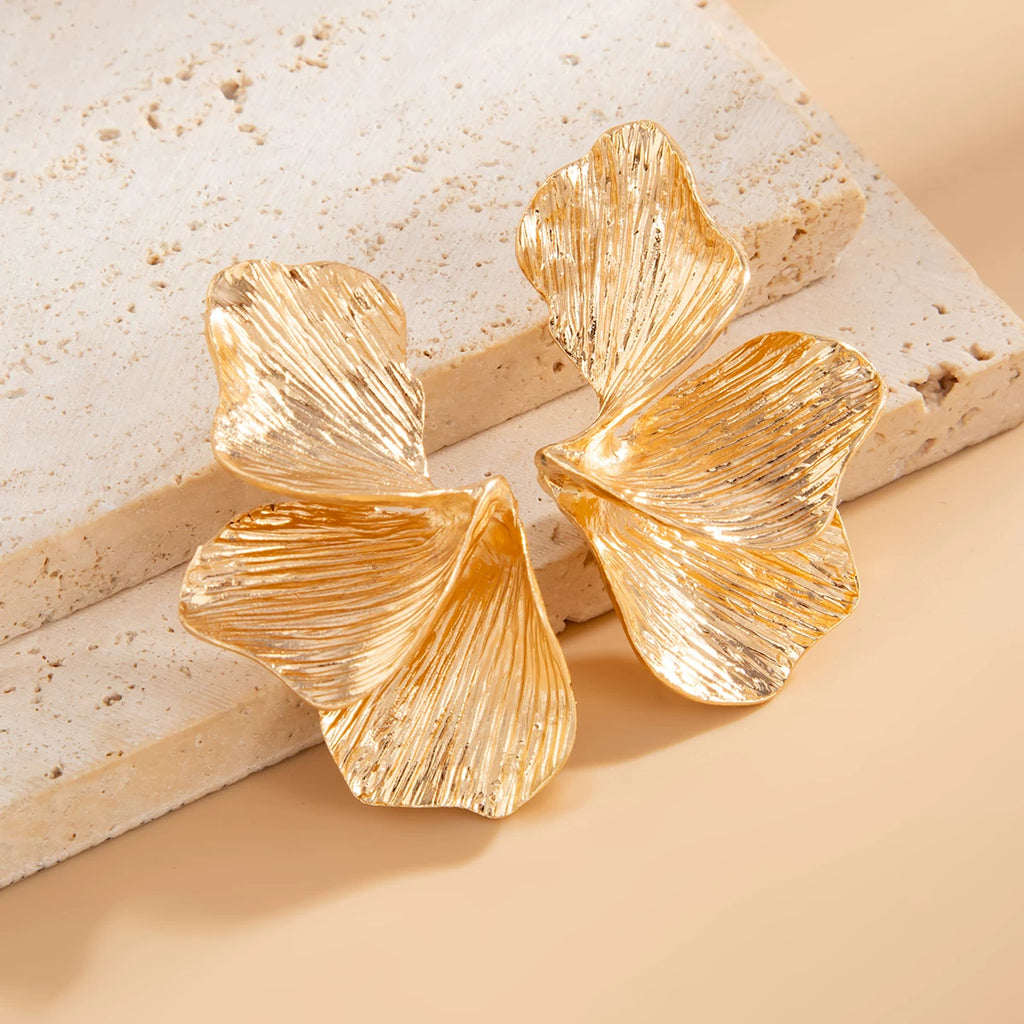 Irregular Line Petal Stud Earrings for Women – 2025 Summer Trendy Minimalist Fashion Ear Jewelry