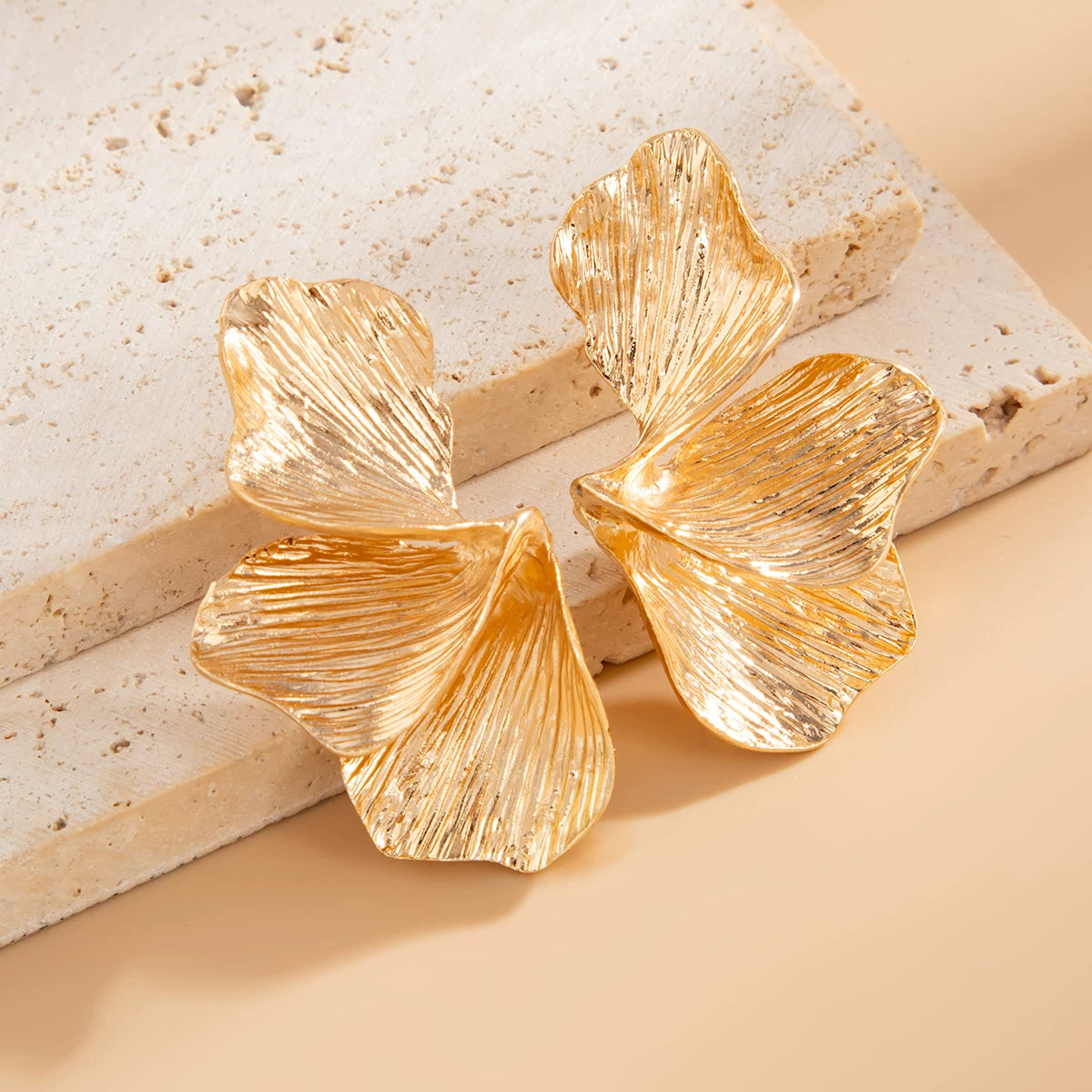 Irregular Line Petal Stud Earrings for Women – 2025 Summer Trendy Minimalist Fashion Ear Jewelry