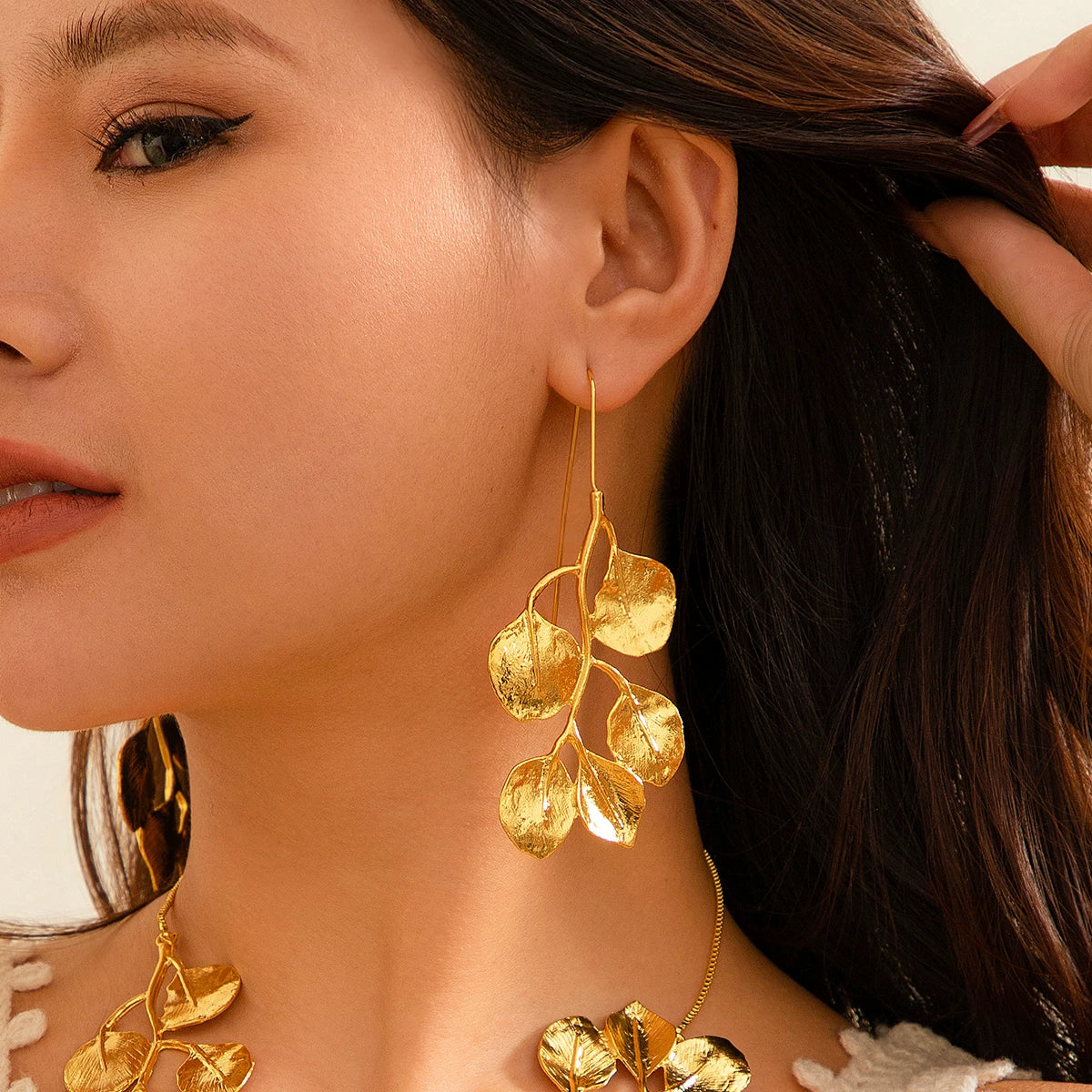 Metal Leaf Splicing Jewelry Set for Women – Choker, Earrings & Necklace