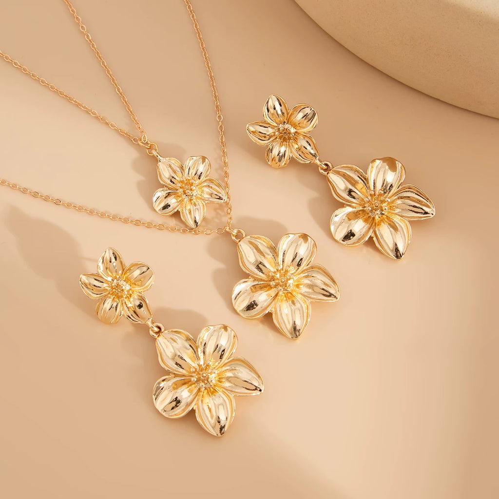 Metal Striped Flower Earrings & Necklace Set – Matching Jewelry Set Design