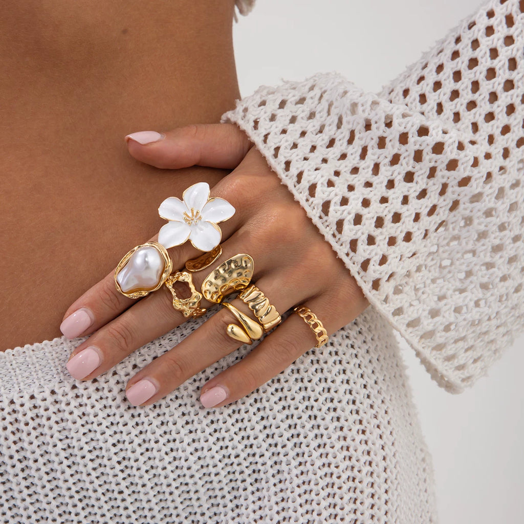 7-Piece Flower Irregular Hollow Ring Set, Summer Trendy And Personalized Niche Internet Celebrity Photo And Photo Accessories