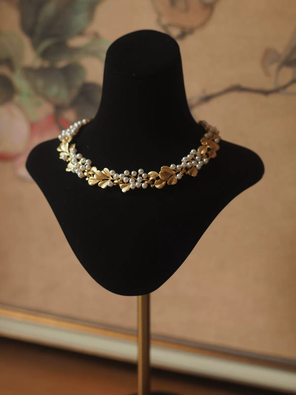 Antique Medieval Ginkgo Leaf Necklace for Women – Vintage Pearl Accent, Brushed Frosted Western Antique Style Fashion Jewelry