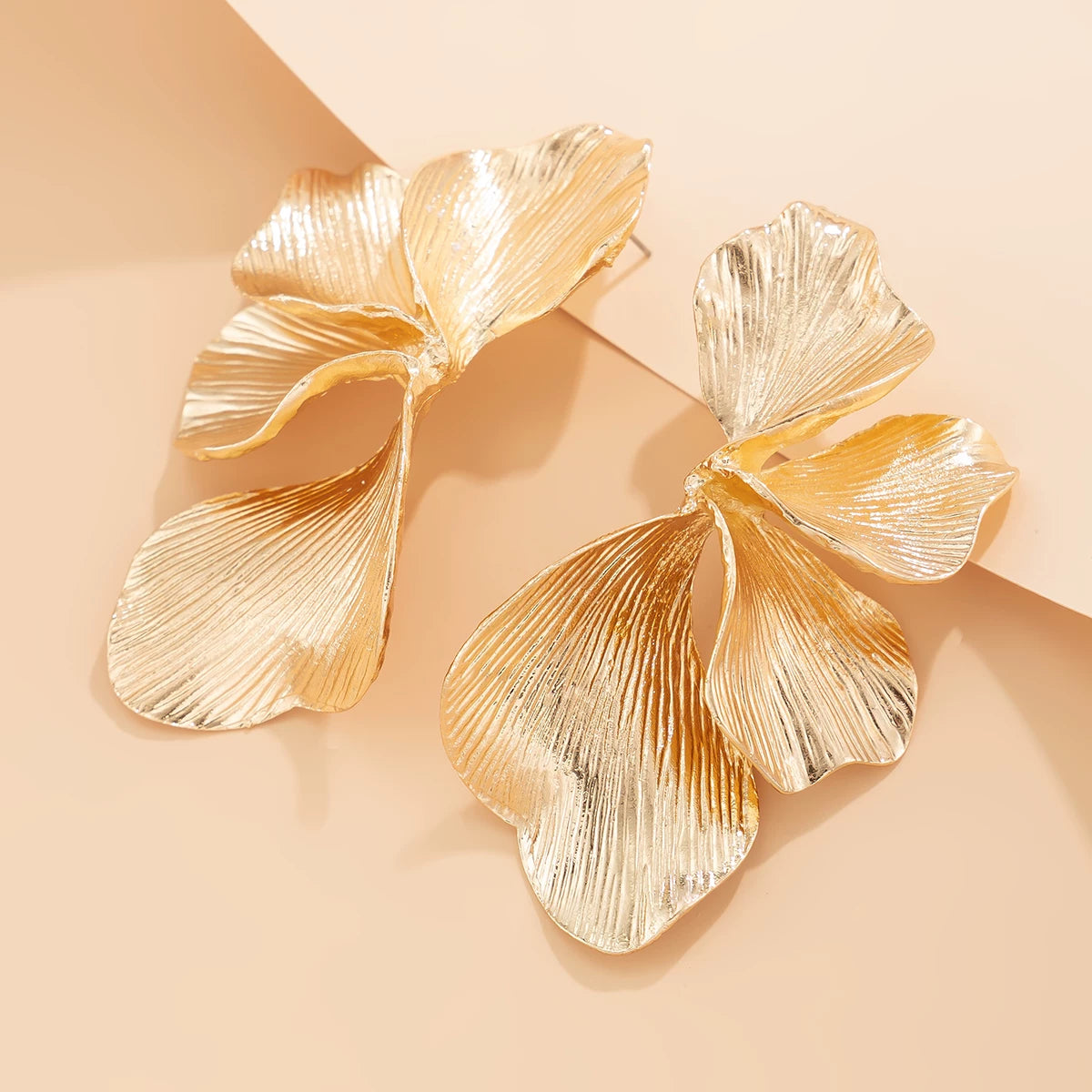 Irregular Pleated Petal Earrings for Women – 2025 Summer Elegant Fashion Statement Ear Jewelry