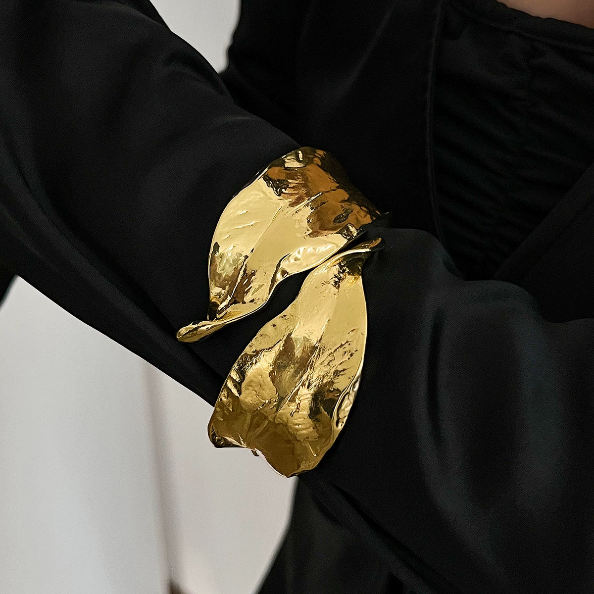 Metal Leaf Spring Bracelet Women'S 2025 Summer Trendy Fashion Personality Creative Niche Design Internet Celebrity Accessories