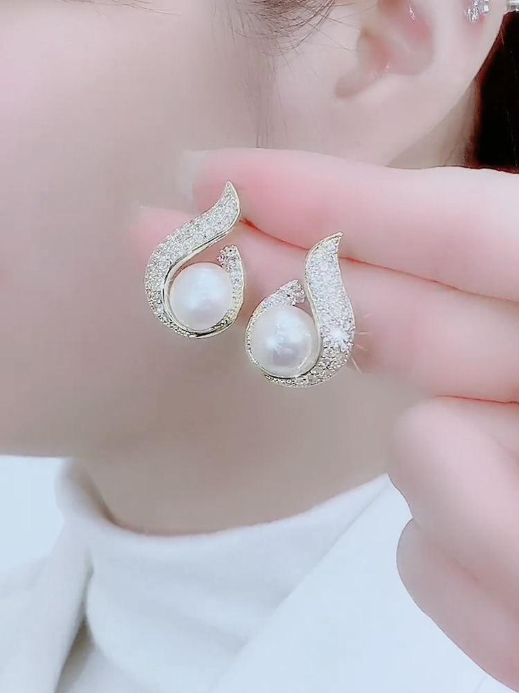 Pearl Shell Bead Teardrop Earrings for Women – Silver Needle Drop Fashion Earrings