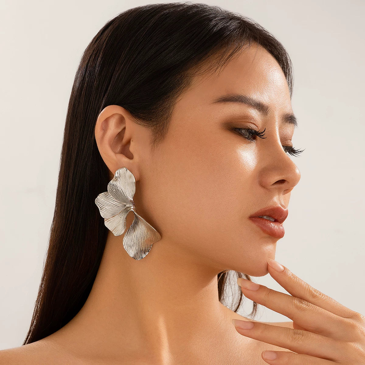 Irregular Pleated Petal Earrings for Women – 2025 Summer Elegant Fashion Statement Ear Jewelry