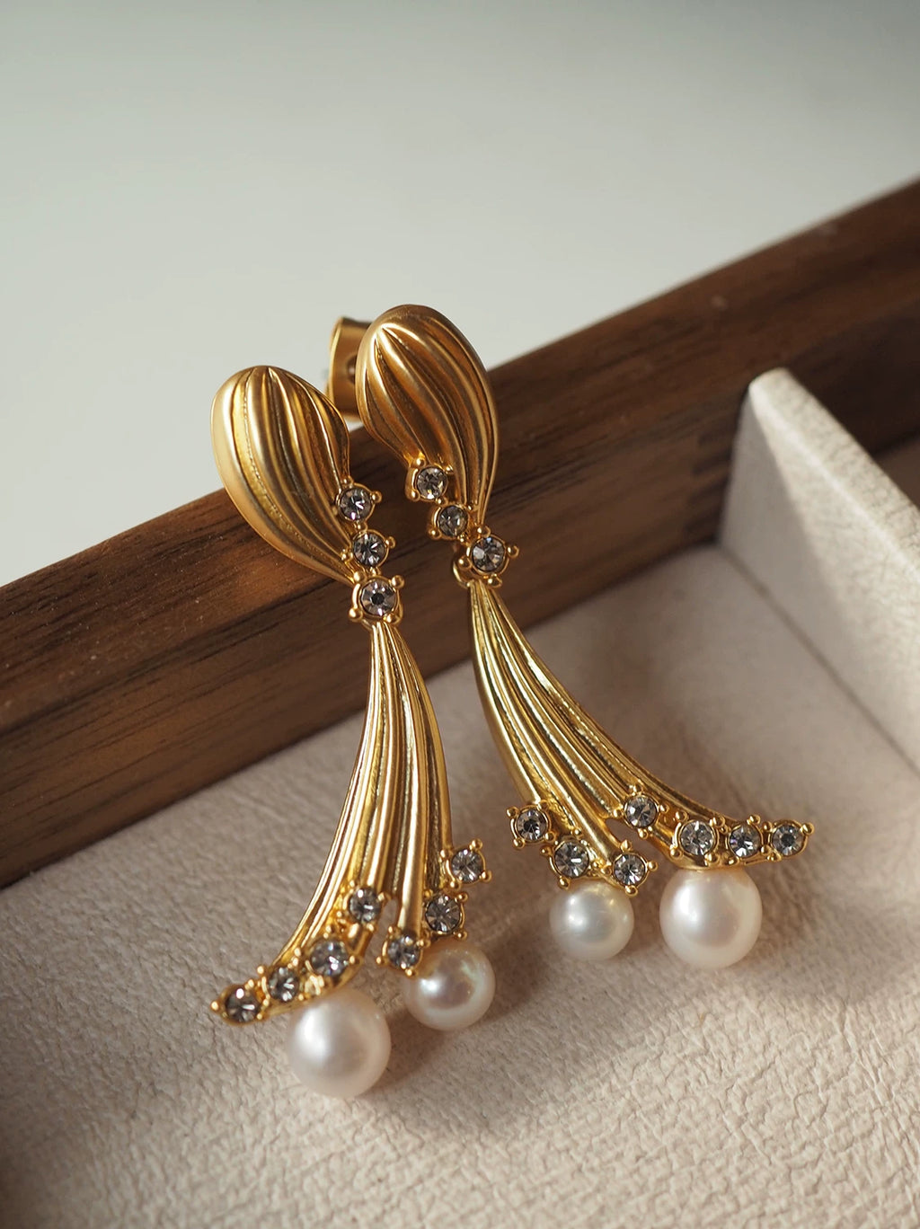 Vintage Retro Pearl-Style Ear Clip Earrings for Women – Dorothy Lee–Inspired Niche Design French Antique Fashion Jewelry