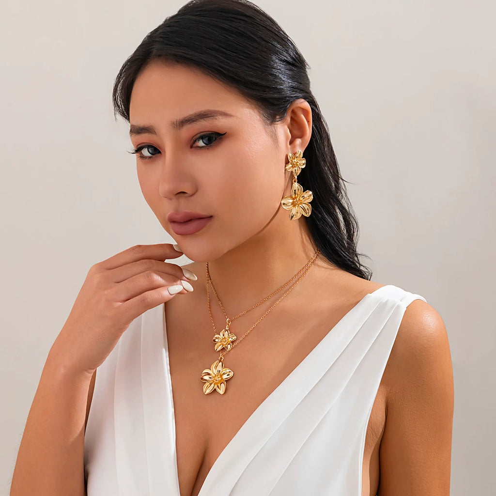 Metal Striped Flower Earrings & Necklace Set – Matching Jewelry Set Design