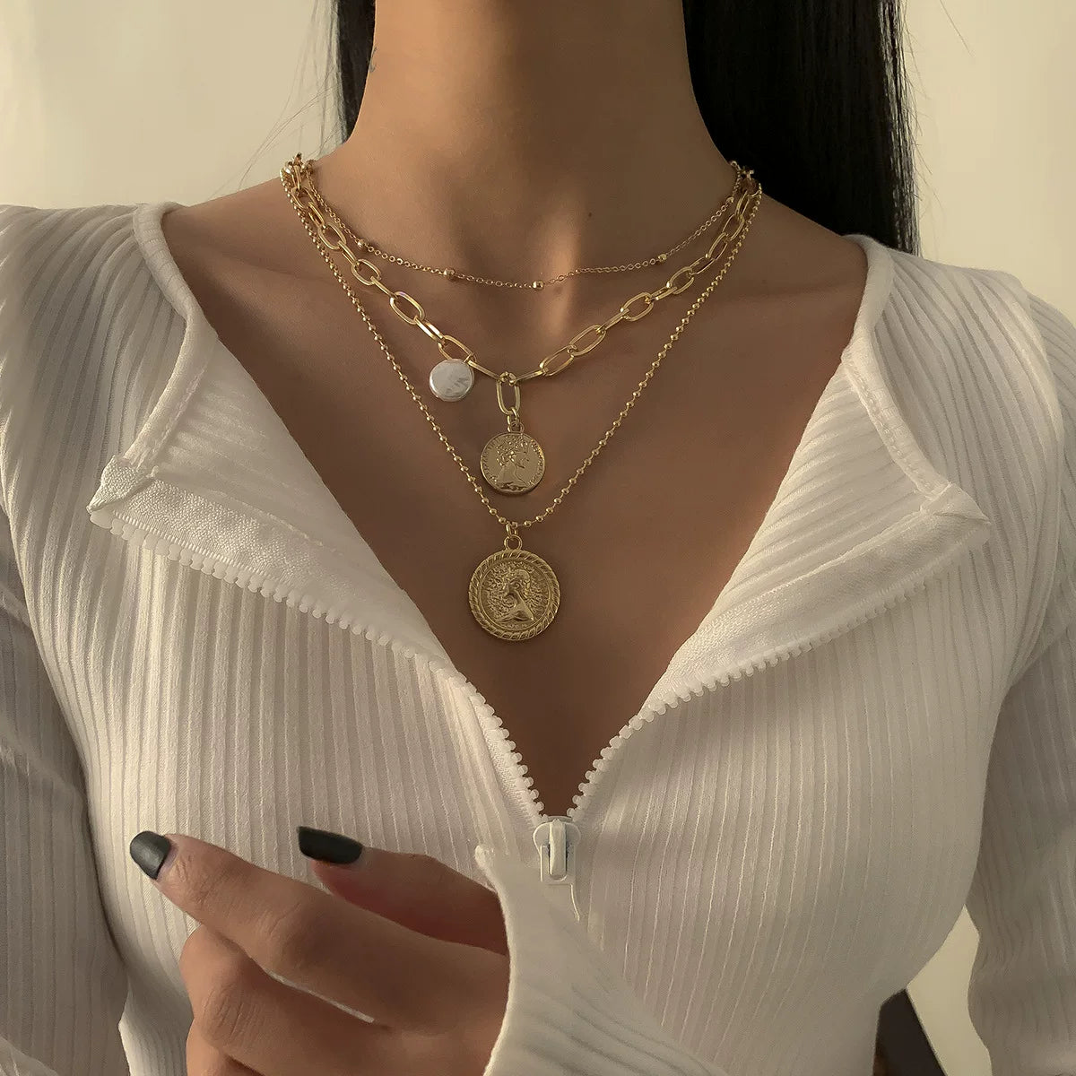 Queen Portrait Bead Chain 3-Piece Necklace Set – Baroque Pearl Clavicle Chain for Women