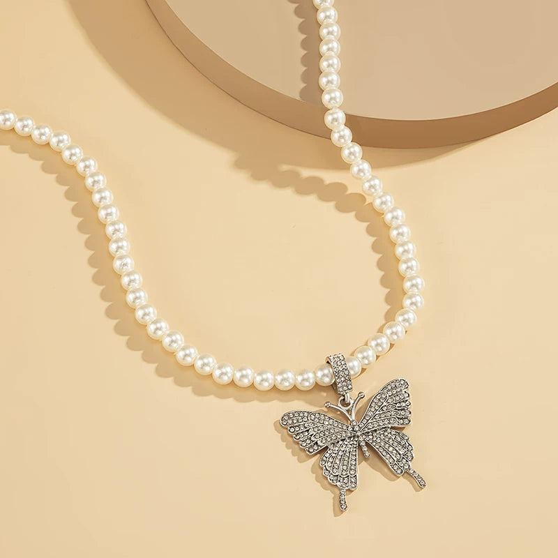 Diamond-Style Butterfly Pearl Choker Necklace for Women – Clavicle Chain Design