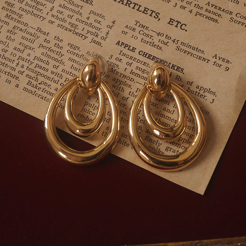 Hong Kong Style Medieval Vintage Ear Clip Earrings for Women – European & American Retro Metal Niche Design Non-Pierced Jewelry