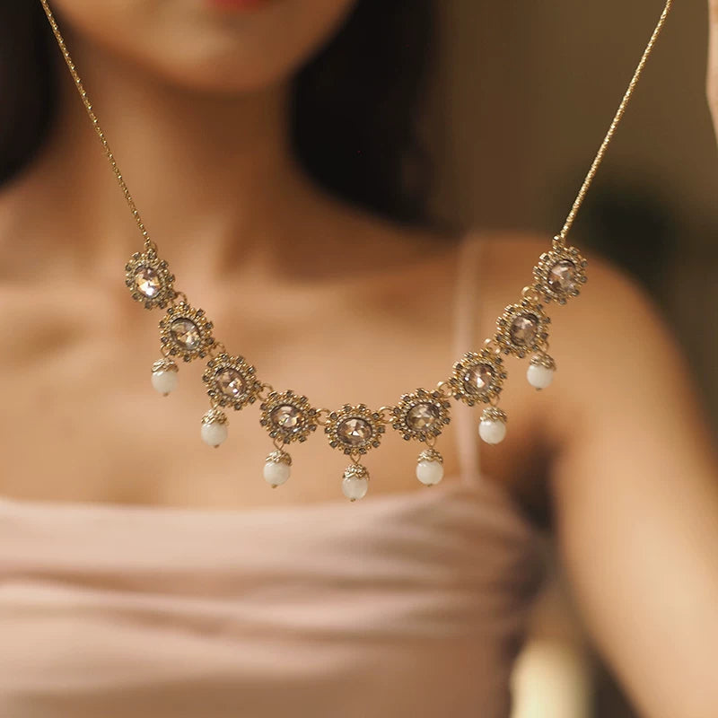 Medieval Vintage Flower Tassel Pendant Necklace for Women – Retro Western Antique Style Statement Jewelry