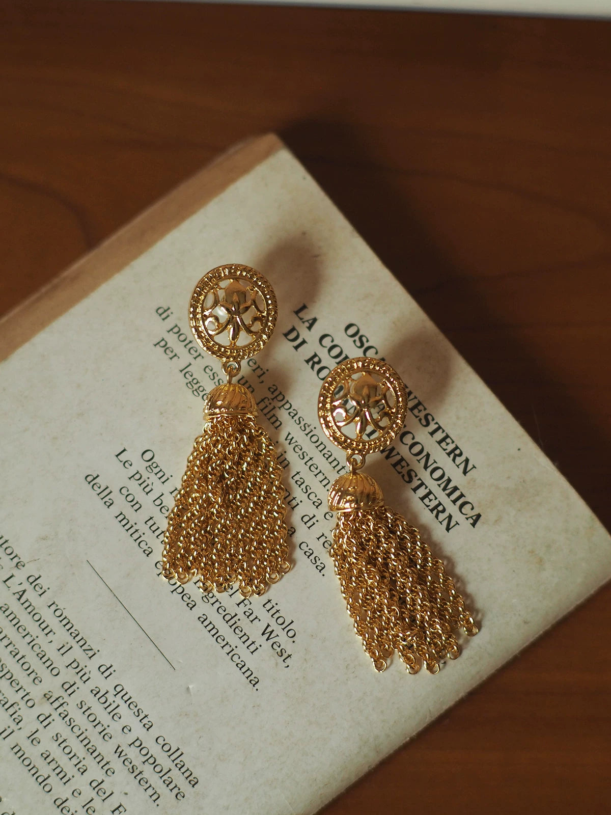 Medieval Antique Tassel Ear Clip Earrings for Women – Iris-Inspired Niche Design, Non-Pierced Vintage Fashion Jewelry