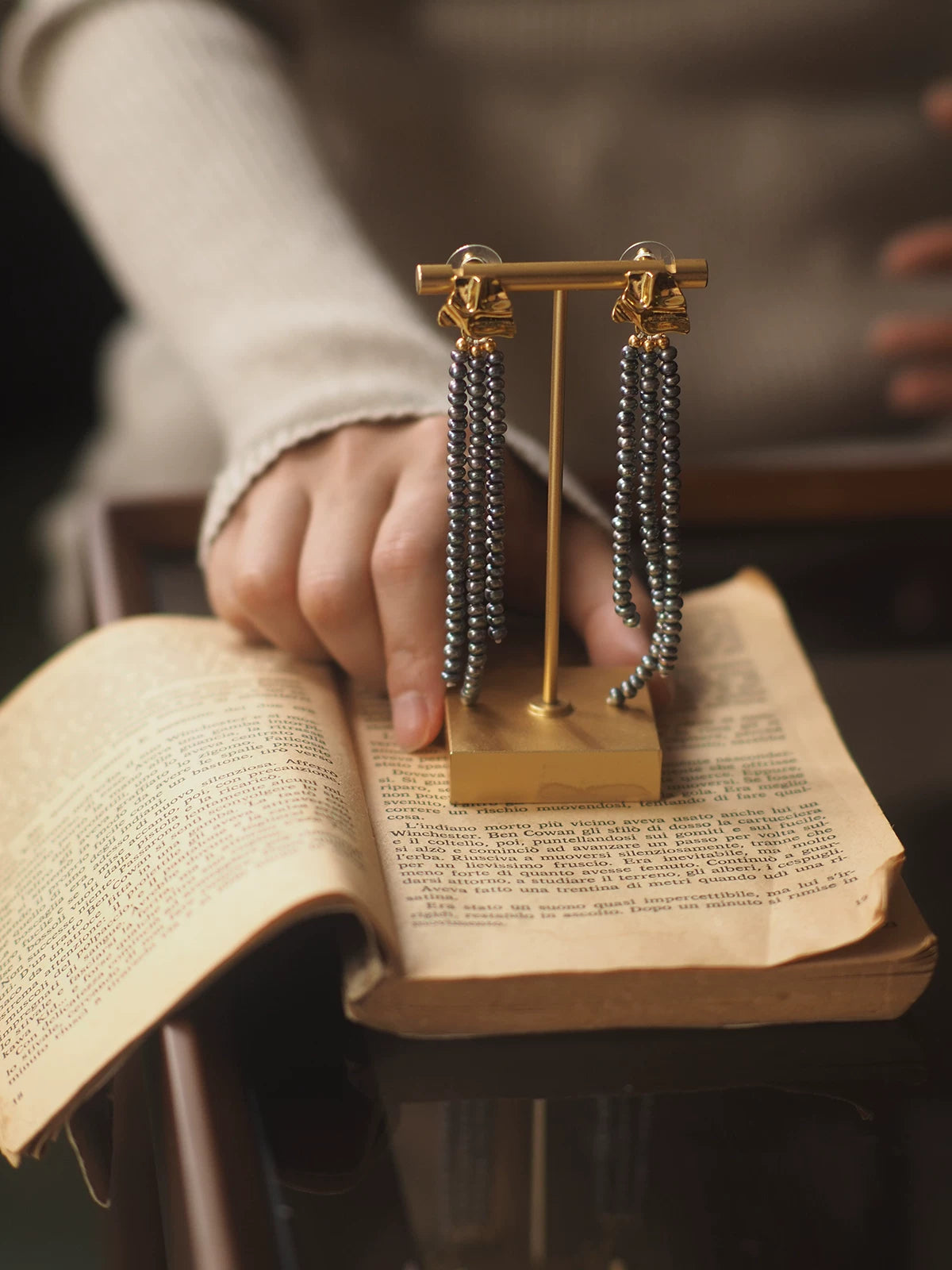 French Tahitian-Style Gray Imitation Pearl Long Tassel Earrings for Women – European & American Baroque-Inspired Pleated Niche Design