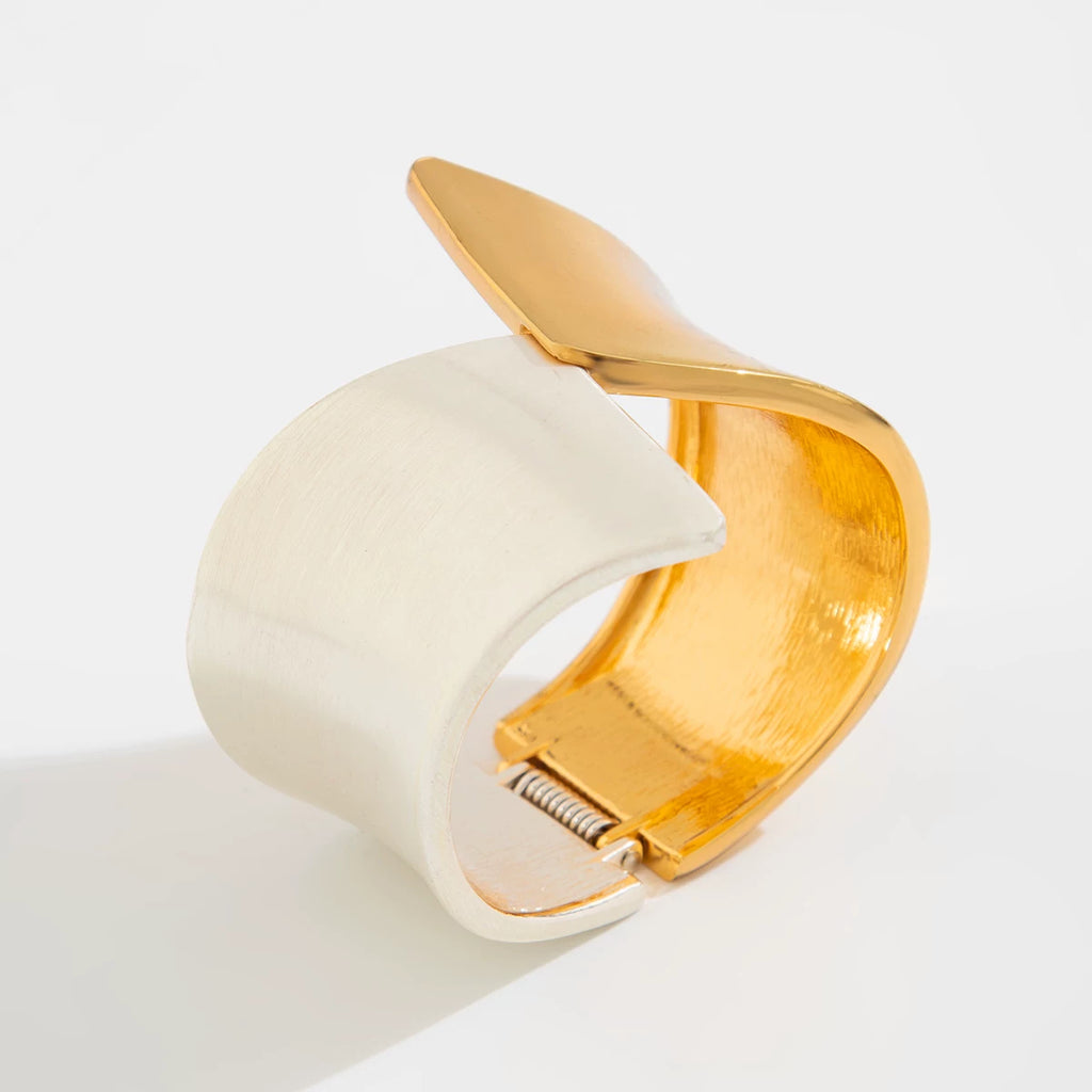 Irregular Geometric Metal Bracelet for Women – 2025 Spring Trendy Statement Fashion Hand Jewelry