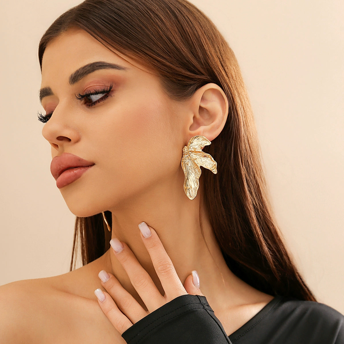 Metal Leaf Stud Earrings for Women – European & American Spring 2024 Trendy Street-Inspired Fashion Ear Jewelry