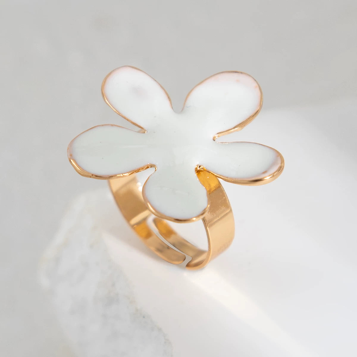 White Oil Drop Flower Shape Women'S Ring European And American 2025 Spring Fashion Versatile Niche Design Index Finger Ring