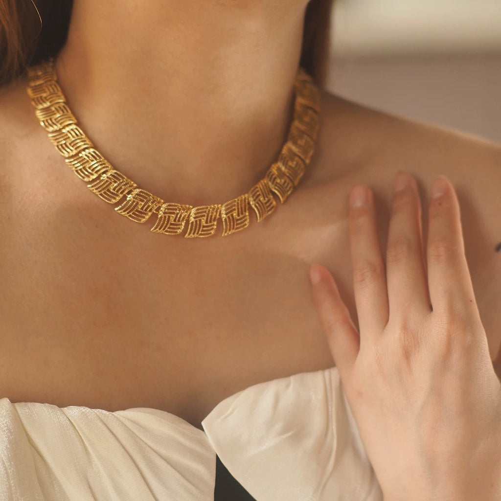 Vintage Medieval Western Antique Necklace for Women – French Retro Book Style, Monet & Trifari–Inspired Fashion Jewelry