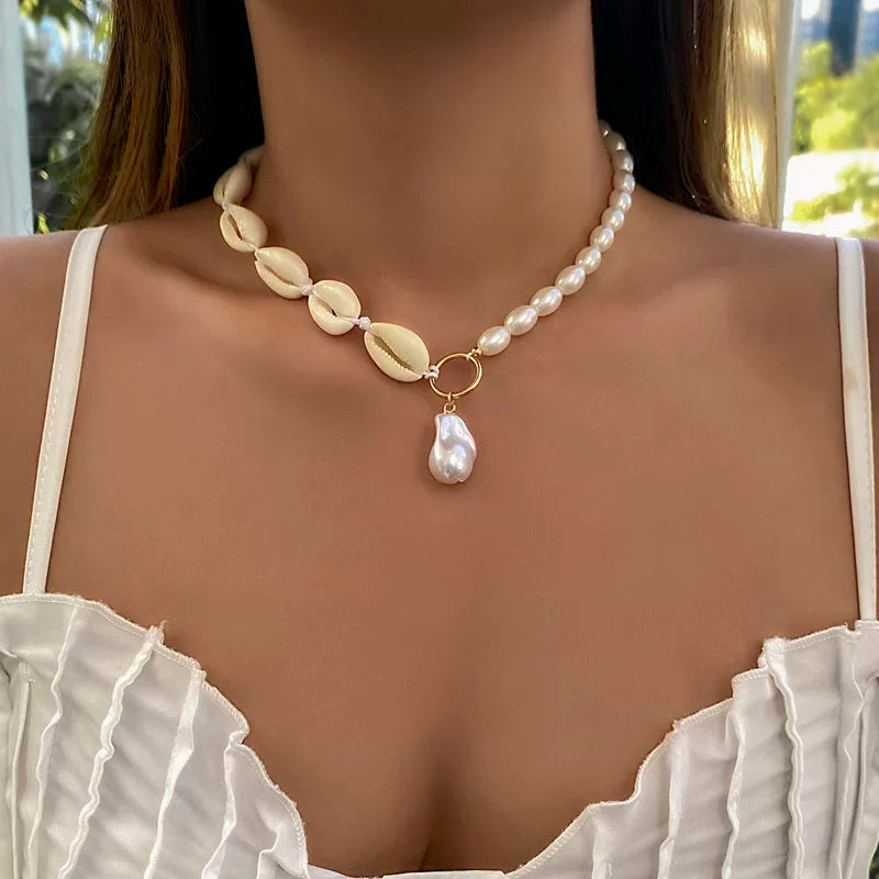 Baroque Pearl Shell Choker Necklace for Women – Retro Clavicle Chain Design