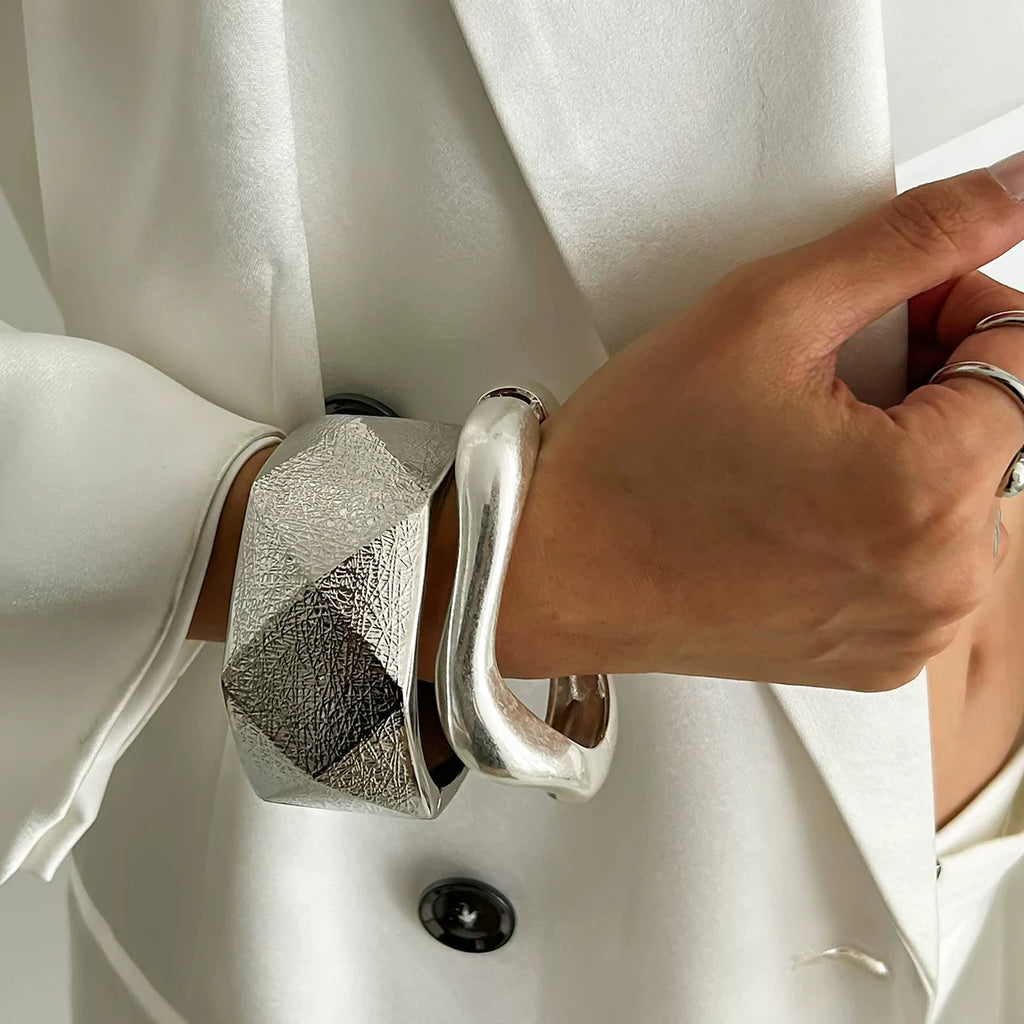 Geometric Textured Open Cuff Bracelet for Women – European & American Style Minimalist Alloy Fashion Hand Jewelry