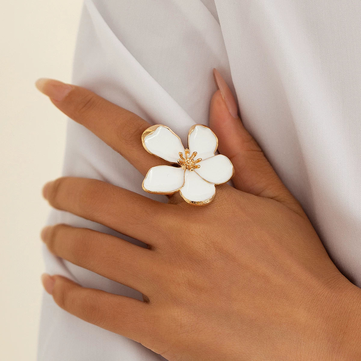 White Oil Drop Flower Shape Women'S Ring European And American 2025 Spring Fashion Versatile Niche Design Index Finger Ring