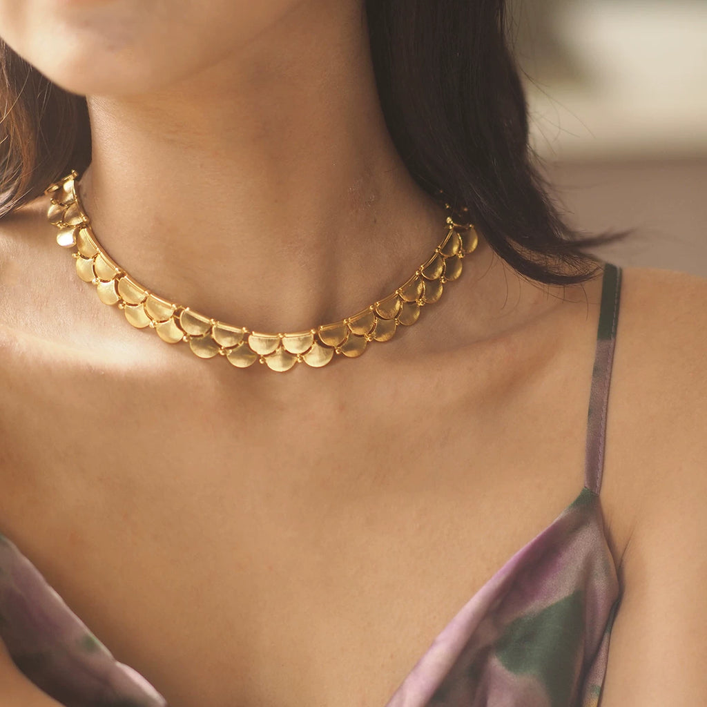 Medieval Vintage Pearl Flower Necklace for Women – Western Antique Retro Style, Trifari & Monet–Inspired Dress Jewelry